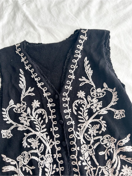 Vintage Jackets & Blazers - Vintage Black Embroidered Floral Button-Front Vest